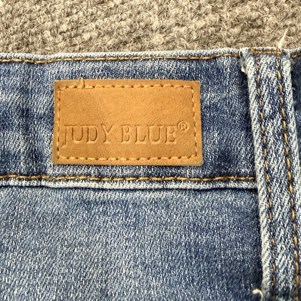 Judy Blue Women's 18W Boyfriend Fit Distressed Medium‎ Wash Denim Jeans - Picture 2 of 9